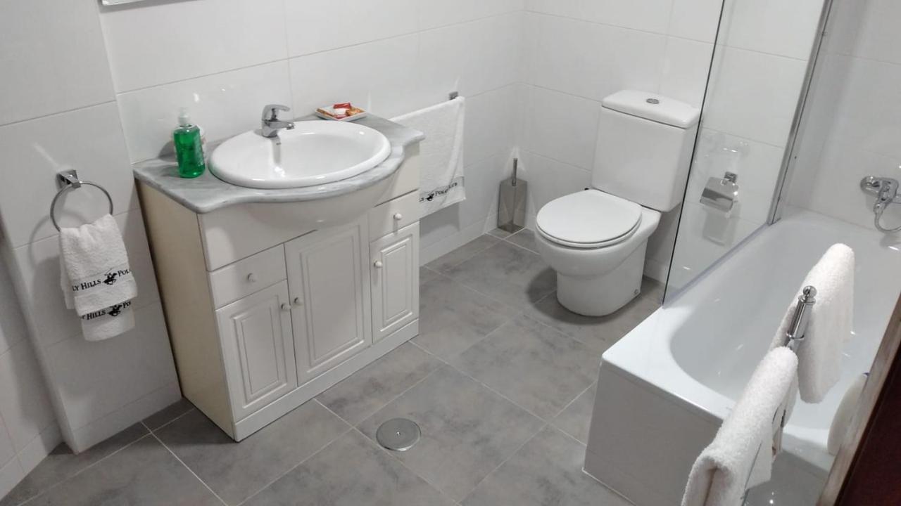 Piso En Centro Urbano De Puentedeume Con Terrazaアパートメント エクステリア 写真